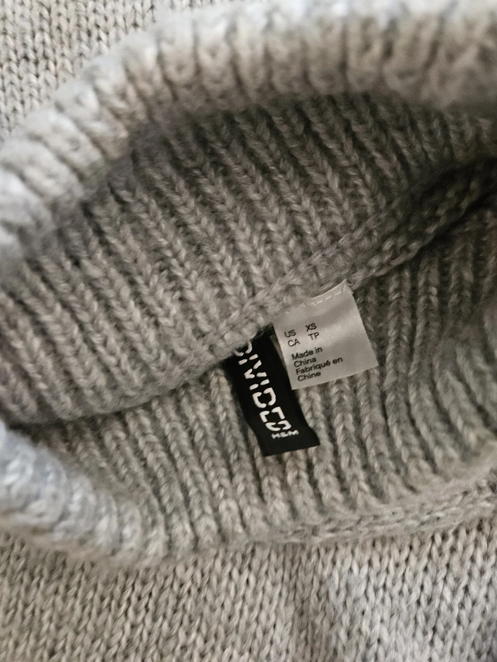 H&M Cropped Turtleneck Sweater - Light Gray - Picture 2 of 4